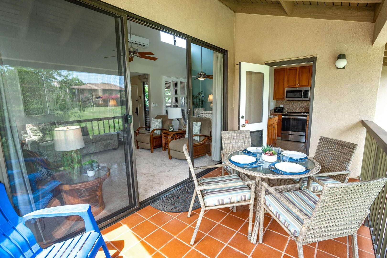 Lanai at Wailea Ekahi 10F with ocean-view dining and a glimpse of the kitchen